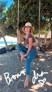 Giovanna Ewbank feet photo thumbnail