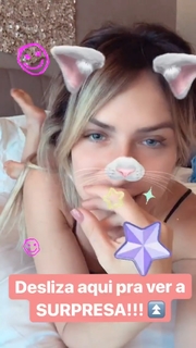 Giovanna Ewbank feet photo thumbnail