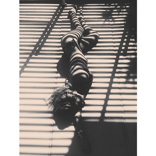 Giovanna Ewbank feet photo thumbnail