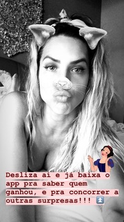 Giovanna Ewbank feet photo thumbnail