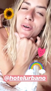 Giovanna Ewbank feet photo thumbnail
