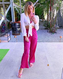 Giovanna Ewbank feet photo thumbnail