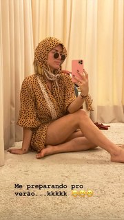 Giovanna Ewbank feet photo thumbnail