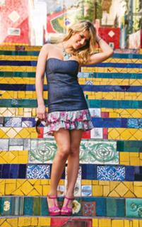 Giovanna Ewbank feet photo thumbnail