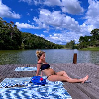 Giovanna Ewbank feet photo thumbnail