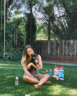 Giovanna Ewbank feet photo thumbnail