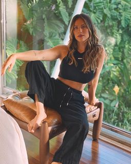 Giovanna Ewbank feet photo thumbnail