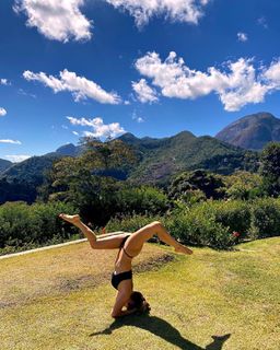 Giovanna Ewbank feet photo thumbnail