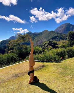 Giovanna Ewbank feet photo thumbnail