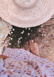 Giovanna Ewbank feet photo thumbnail