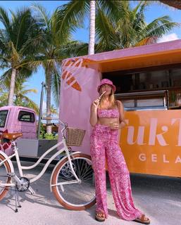 Giovanna Ewbank feet photo thumbnail