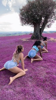 Giovanna Ewbank feet photo thumbnail