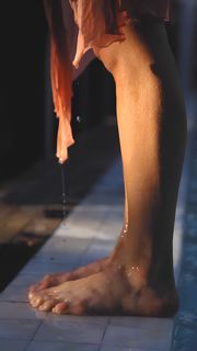 Giovanna Ewbank feet photo thumbnail