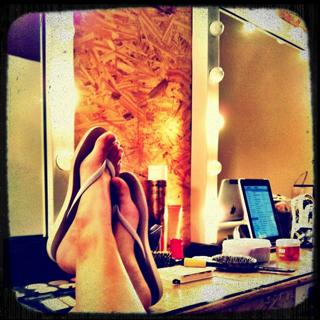 Giovanna Ewbank feet photo thumbnail