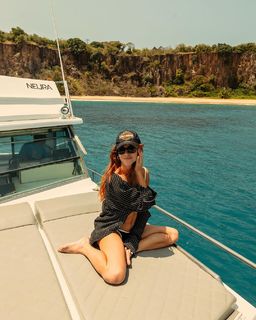 Giovanna Ewbank feet photo thumbnail