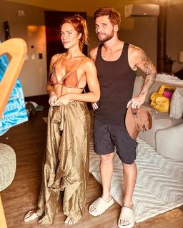 Giovanna Ewbank feet photo thumbnail