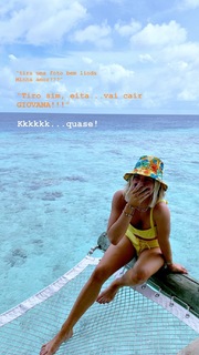 Giovanna Ewbank feet photo thumbnail