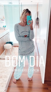 Giovanna Ewbank feet photo thumbnail