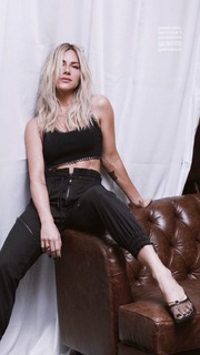 Giovanna Ewbank feet photo thumbnail