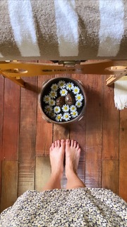 Giovanna Ewbank feet photo thumbnail