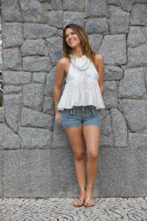 Giovanna Ewbank feet photo thumbnail