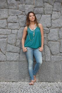 Giovanna Ewbank feet photo thumbnail