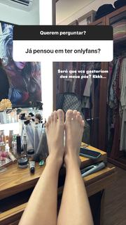 Giovanna Ewbank feet photo thumbnail