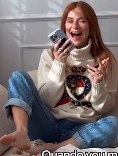 Giovanna Ewbank feet photo thumbnail