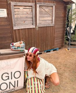 Giovanna Ewbank feet photo thumbnail