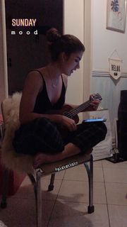 Giovanna Grigio feet photo thumbnail