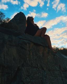 Giovanna Lancellotti feet photo thumbnail