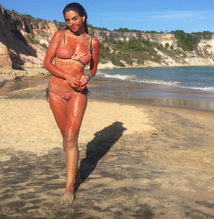 Giovanna Lancellotti feet photo thumbnail