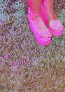 Giovanna Lancellotti feet photo thumbnail