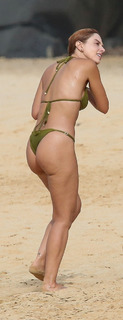 Giovanna Lancellotti feet photo thumbnail