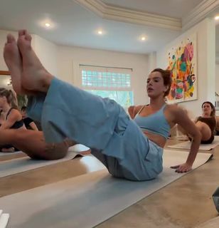 Giovanna Lancellotti feet photo thumbnail