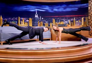 Gisele Bündchen feet photo thumbnail