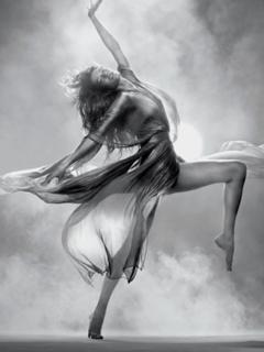 Gisele Bündchen feet photo thumbnail