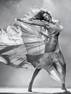 Gisele Bündchen feet photo thumbnail
