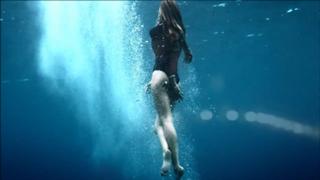 Gisele Bündchen feet photo thumbnail