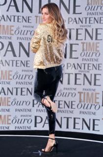 Gisele Bündchen feet photo thumbnail