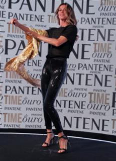 Gisele Bündchen feet photo thumbnail