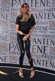 Gisele Bündchen feet photo thumbnail