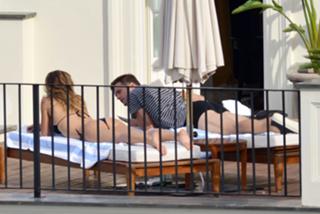 Gisele Bündchen feet photo thumbnail