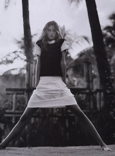 Gisele Bündchen feet photo thumbnail