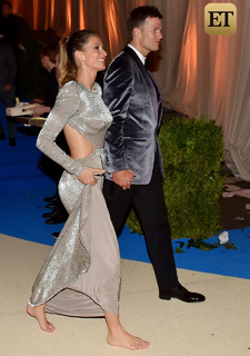 Gisele Bündchen feet photo thumbnail