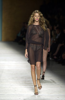 Gisele Bündchen feet photo thumbnail