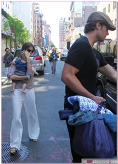 Gisele Bündchen feet photo thumbnail