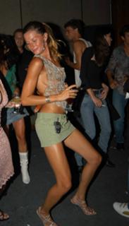Gisele Bündchen feet photo thumbnail