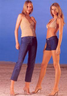 Gisele Bündchen feet photo thumbnail