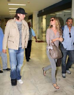 Gisele Bündchen feet photo thumbnail